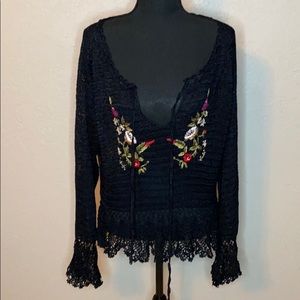 NWOT Newport News crochet flower embroidered top